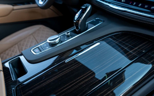  White Cadillac Escalade Photo 