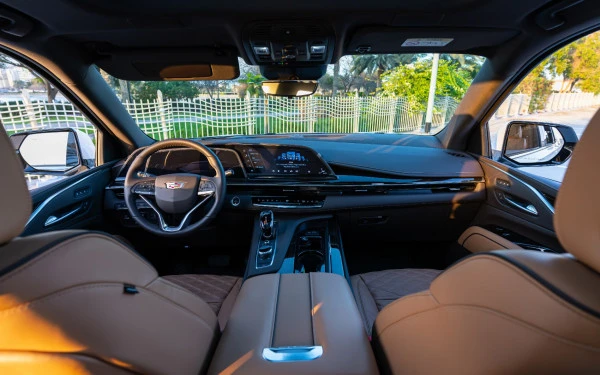  White Cadillac Escalade Photo 