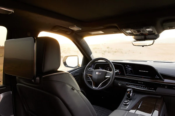  White Cadillac Escalade Photo 