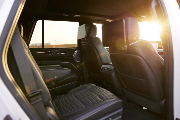  White Cadillac Escalade Photo 