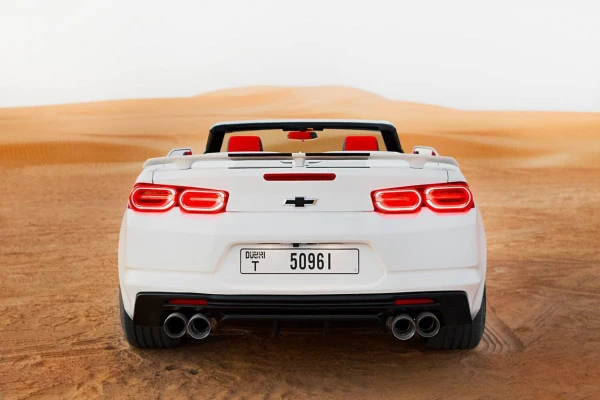  White Chevrolet Camaro V6 Photo 