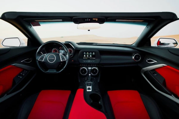  White Chevrolet Camaro V6 Photo 