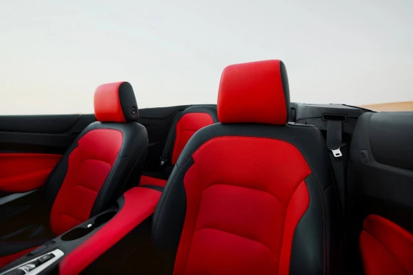  White Chevrolet Camaro V6 Photo 