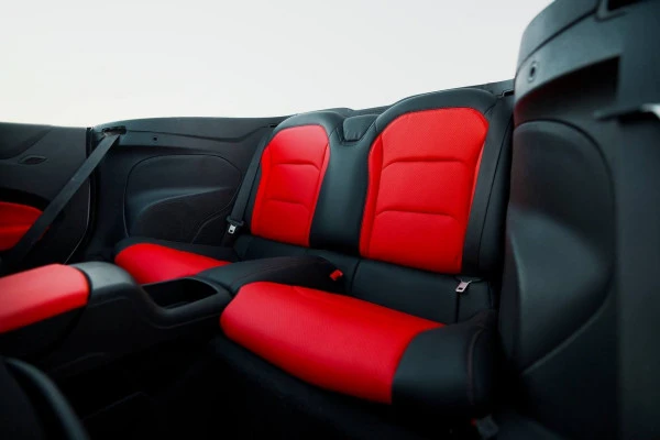  White Chevrolet Camaro V6 Photo 