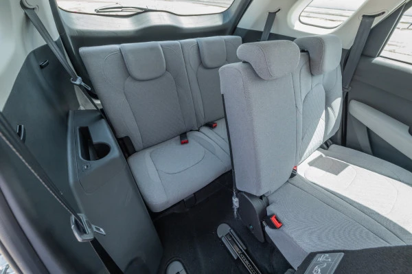  White Chevrolet Captiva Photo 