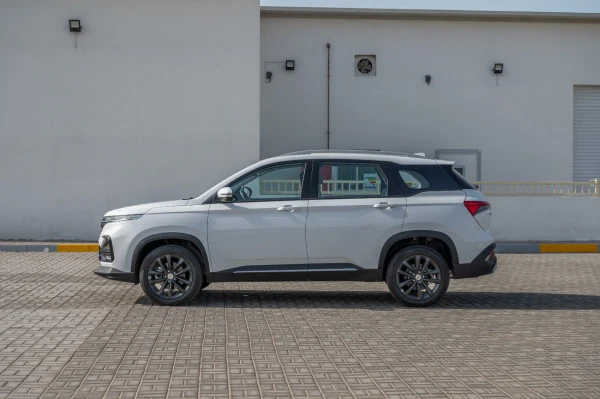  White Chevrolet Captiva Photo 