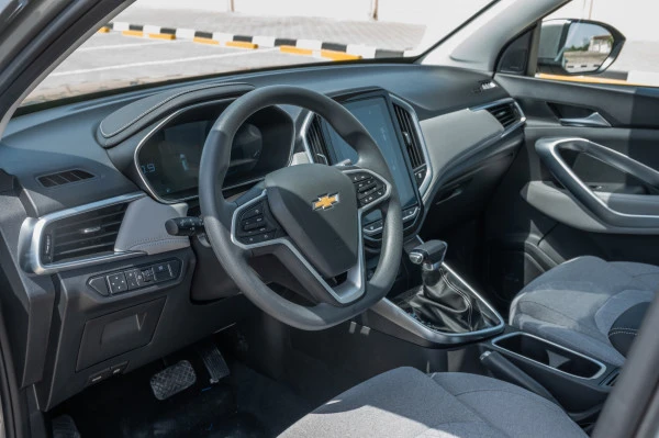  White Chevrolet Captiva Photo 