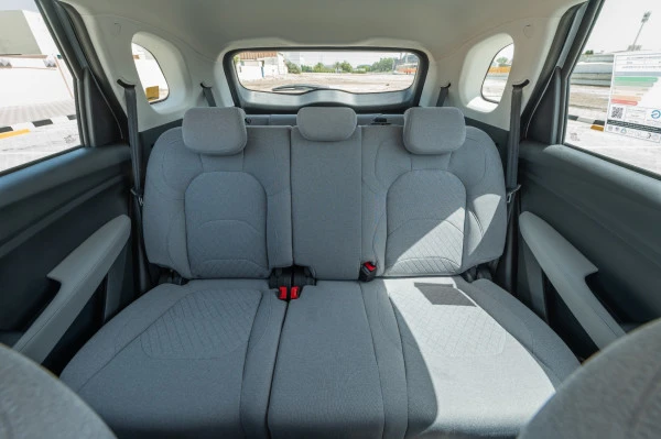  White Chevrolet Captiva Photo 