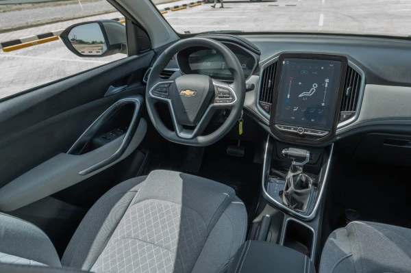  White Chevrolet Captiva Photo 