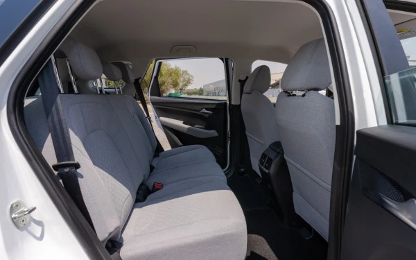  White Chevrolet Captiva Photo 