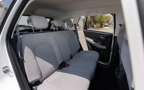  White Chevrolet Captiva Photo 