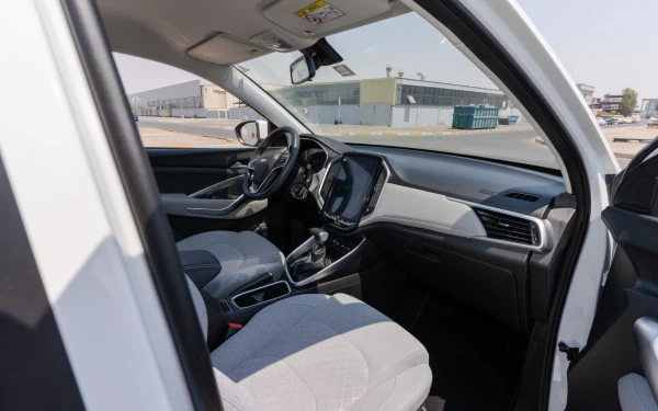  White Chevrolet Captiva Photo 