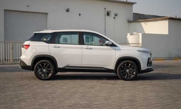  White Chevrolet Captiva Photo 