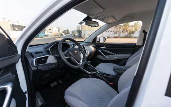  White Chevrolet Captiva Photo 