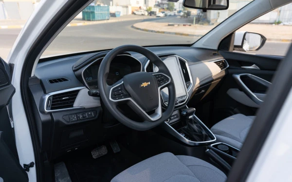  White Chevrolet Captiva Photo 