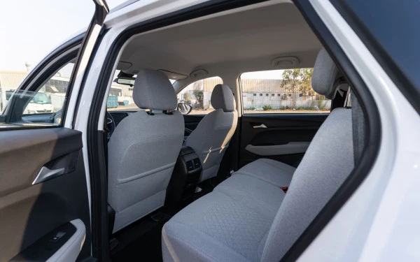  White Chevrolet Captiva Photo 