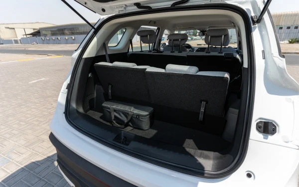  White Chevrolet Captiva Photo 