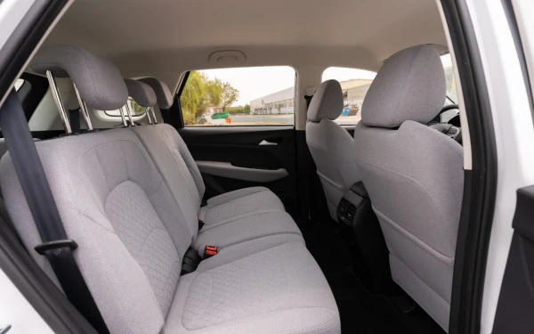  White Chevrolet Captiva Photo 