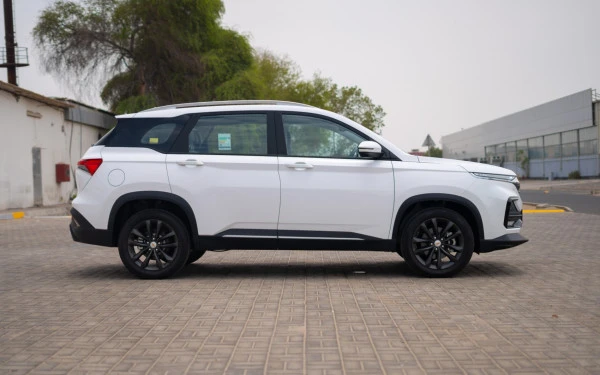  White Chevrolet Captiva Photo 