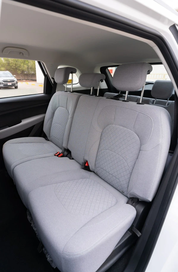  White Chevrolet Captiva Photo 