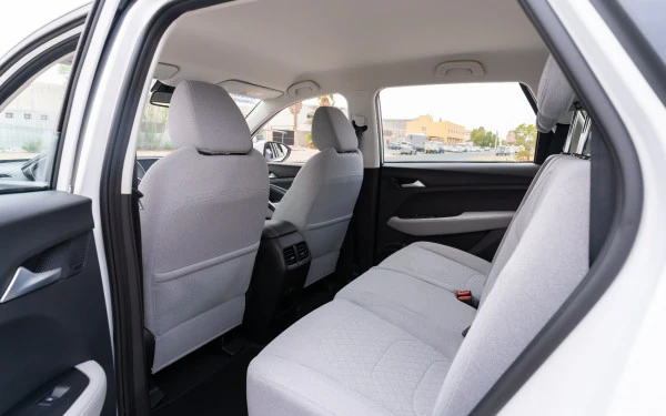  White Chevrolet Captiva Photo 