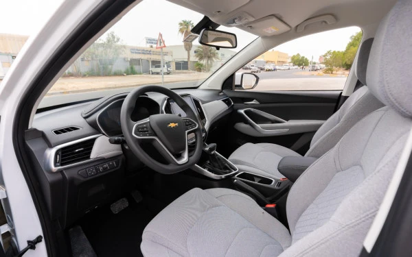  White Chevrolet Captiva Photo 