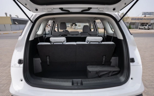  White Chevrolet Captiva Photo 