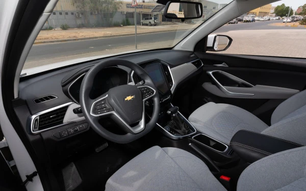  White Chevrolet Captiva Photo 