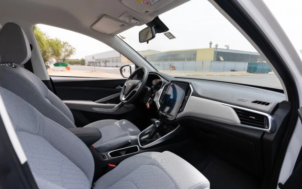  White Chevrolet Captiva Photo 