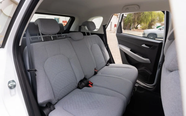  White Chevrolet Captiva Photo 