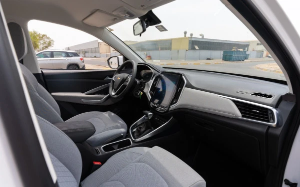  White Chevrolet Captiva Photo 