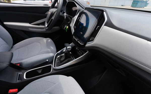  White Chevrolet Captiva Photo 