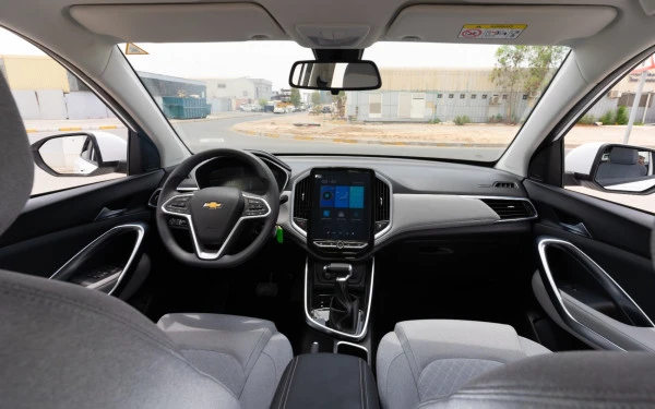  White Chevrolet Captiva Photo 