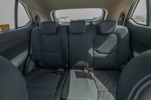  White Chevrolet Groove Photo 