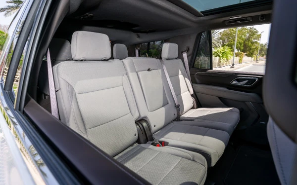  White Chevrolet Tahoe Photo 