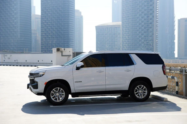 White Chevrolet Tahoe Photo 