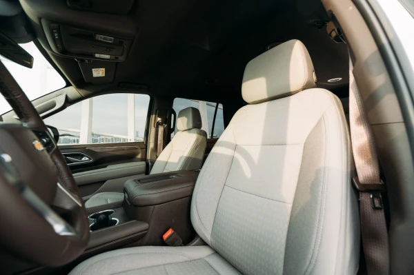  White Chevrolet Tahoe Photo 