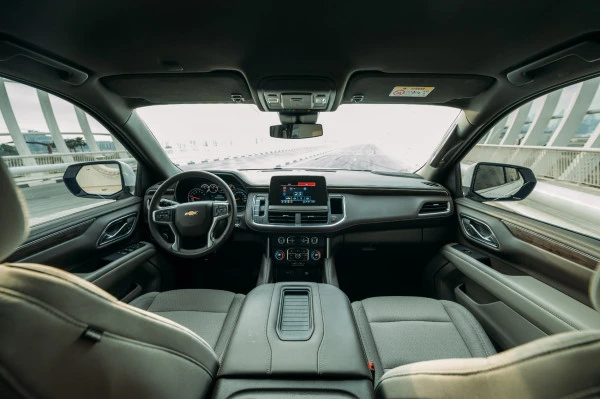  White Chevrolet Tahoe Photo 