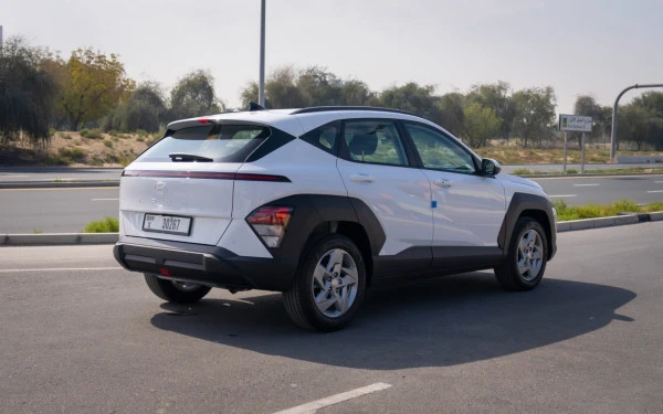  White Hyundai Kona Photo 