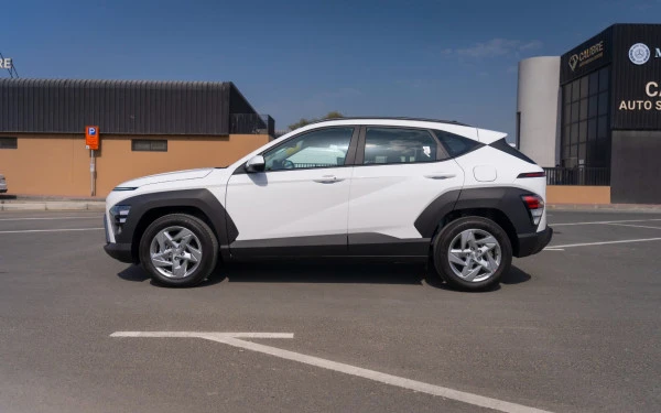  White Hyundai Kona Photo 
