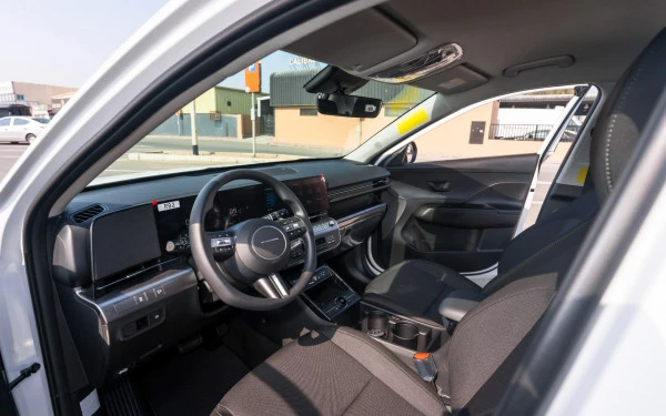  White Hyundai Kona Photo 