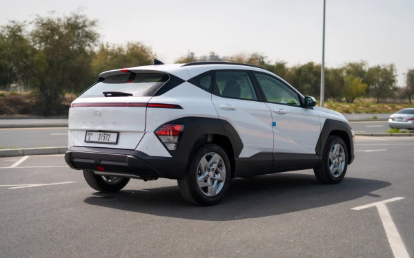  White Hyundai Kona Photo 