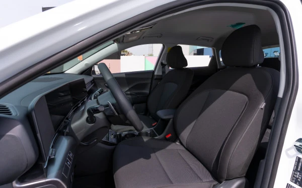  White Hyundai Kona Photo 