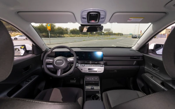  White Hyundai Kona Photo 