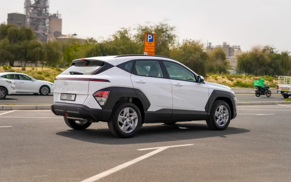  White Hyundai Kona Photo 