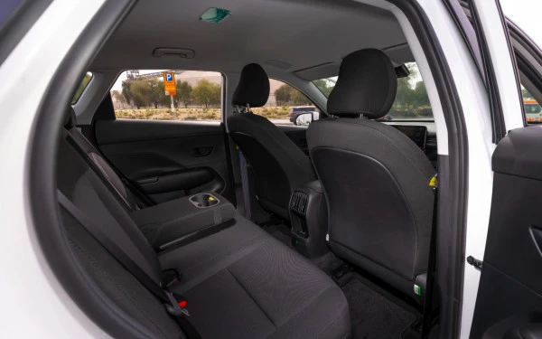  White Hyundai Kona Photo 