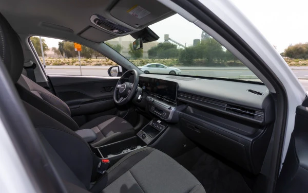  White Hyundai Kona Photo 