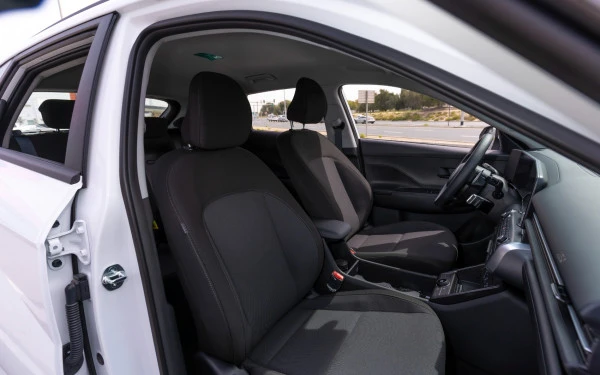  White Hyundai Kona Photo 
