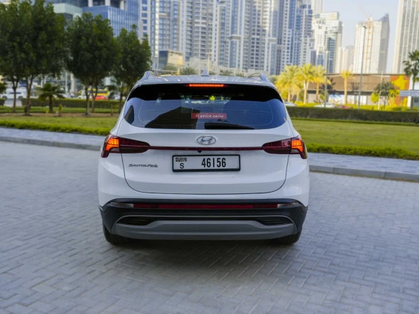  White Hyundai Santa Fe Photo 