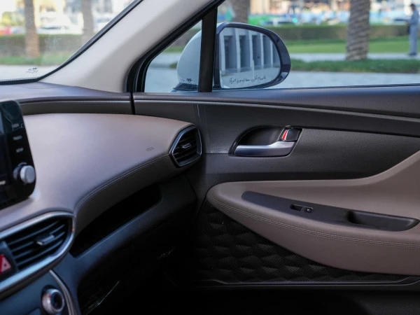  White Hyundai Santa Fe Photo 